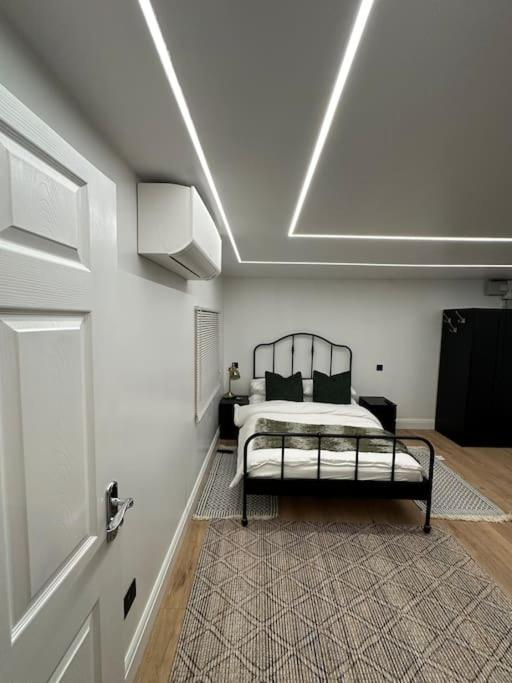 Вилла House Уотфорд Экстерьер фото