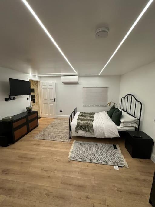 Вилла House Уотфорд Экстерьер фото
